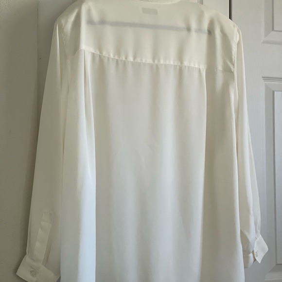 Classic, like-new blouse with rich detail! Finished hem can be worn loose or in. - Picture 3 of 4